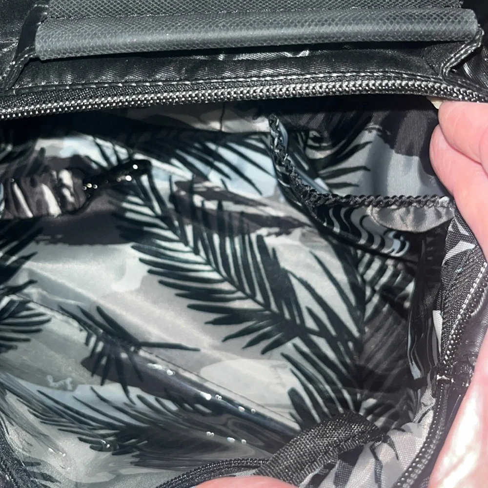 LUG Trolley 2 Quilted Crossbody Bag - Picture 3 of 8